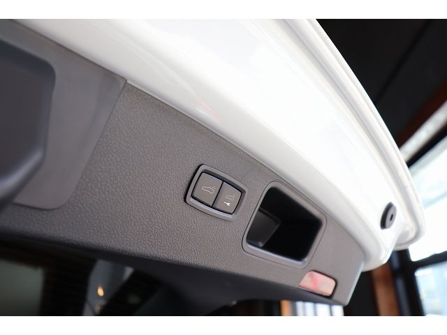 Porsche MACAN 2022-03 23502-22