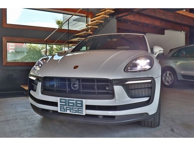 Porsche MACAN 2022-03 23502-6