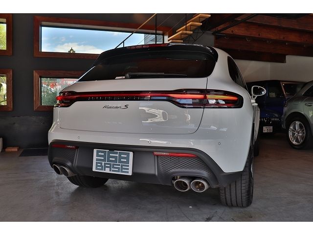 Porsche MACAN 2022-03 23502-7