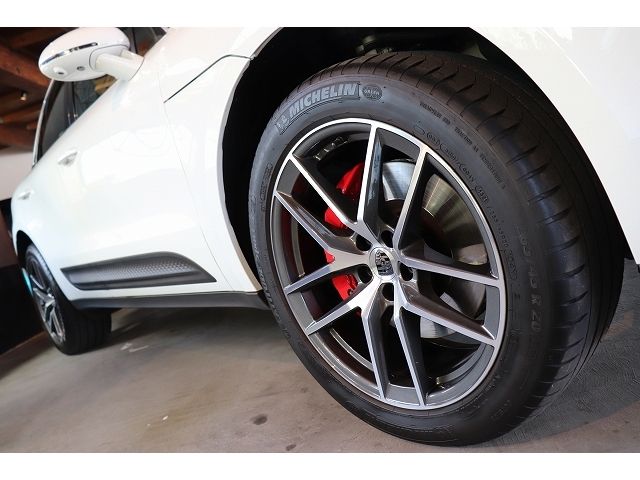 Porsche MACAN 2022-03 23502-8