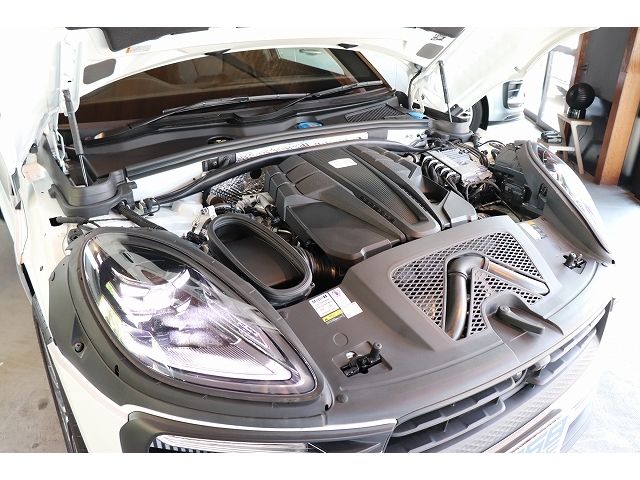 Porsche MACAN 2022-03 23502-9