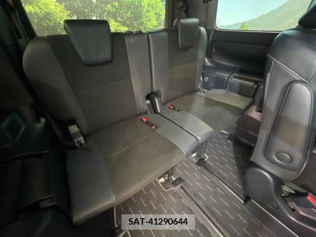 Toyota NOAH 2018-11 279472-10