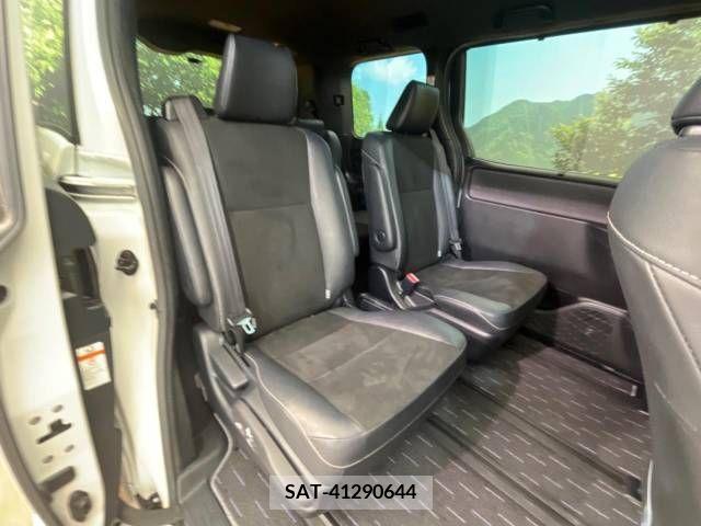 Toyota NOAH 2018-11 279472-9