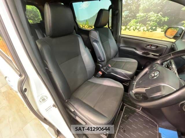 Toyota NOAH 2018-11 279472-8