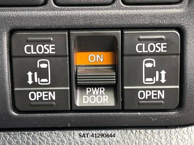 Toyota NOAH 2018-11 279472-5