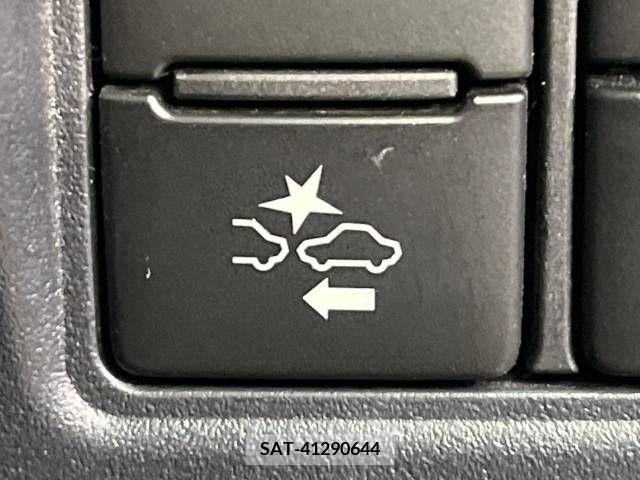 Toyota NOAH 2018-11 279472-4