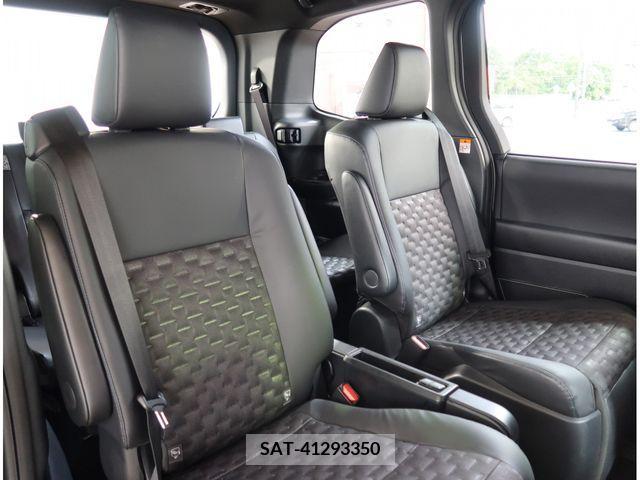 Toyota VOXY 2022-08 349663-27
