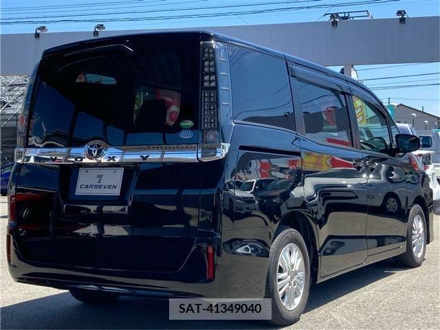 Toyota VOXY 2016-08 288943-4