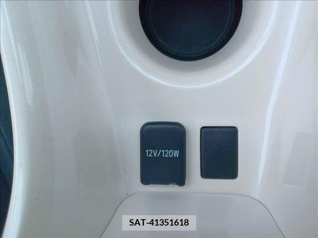 Toyota PRIUS 2016-08 281750-12