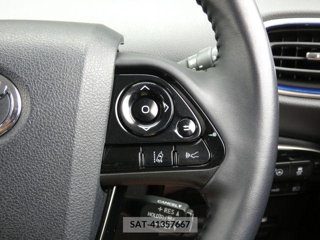 Toyota PRIUS 2019-04 383487-6
