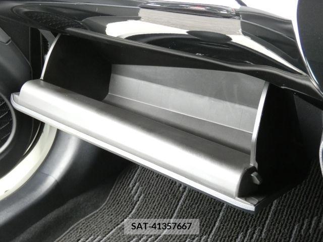 Toyota PRIUS 2019-04 383487-24