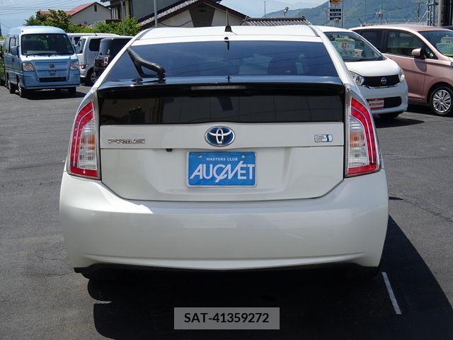 Toyota PRIUS 2013-01 372893-4