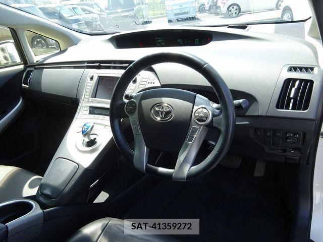 Toyota PRIUS 2013-01 372893-10
