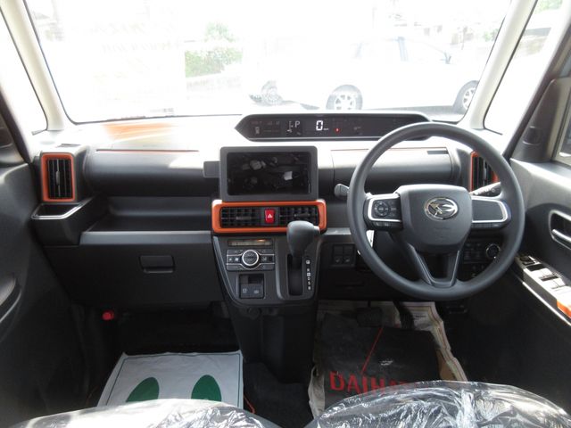 Daihatsu TANTO 2022-10 18571-10