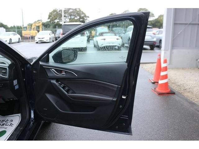 Mazda AXELA SPORT 2016-08 26567-9