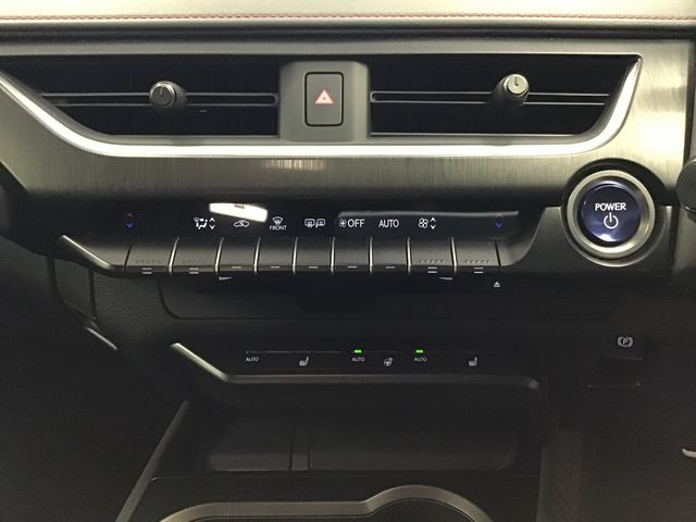 Lexus UX 2019-04 801-6