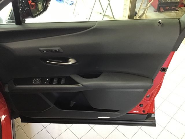 Lexus UX 2019-04 801-10