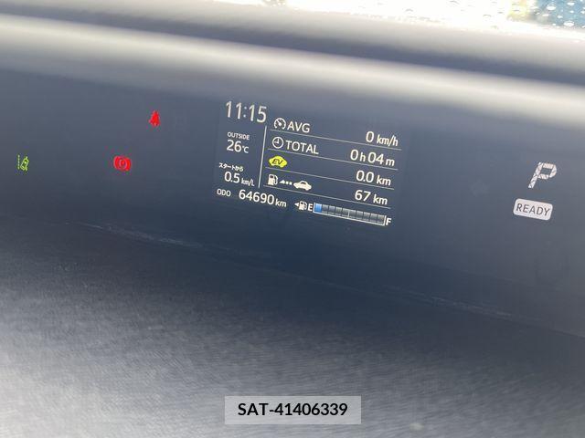 Toyota AQUA 2018-05 325944-3