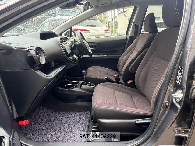 Toyota AQUA 2018-05 325944-14