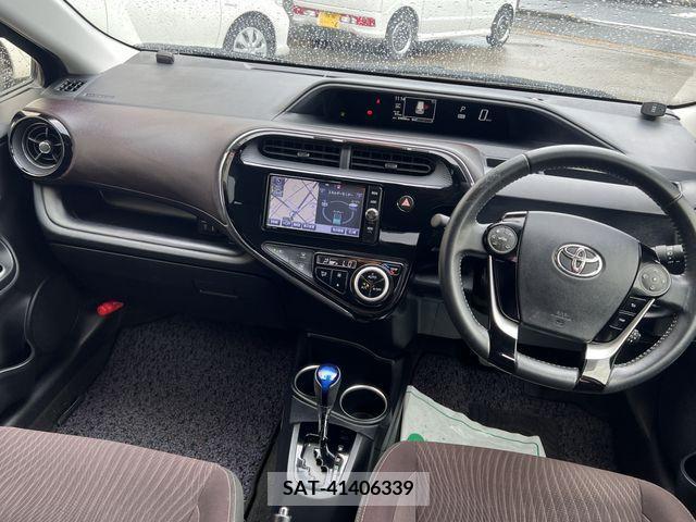 Toyota AQUA 2018-05 325944-1