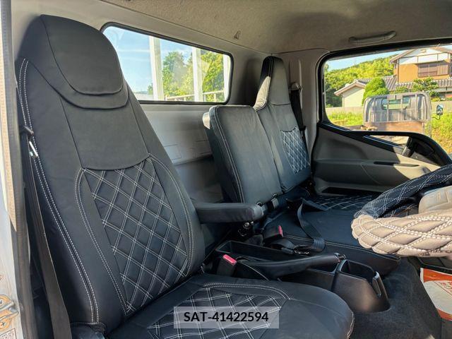 Mitsubishi CANTER 2017-03 302627-16