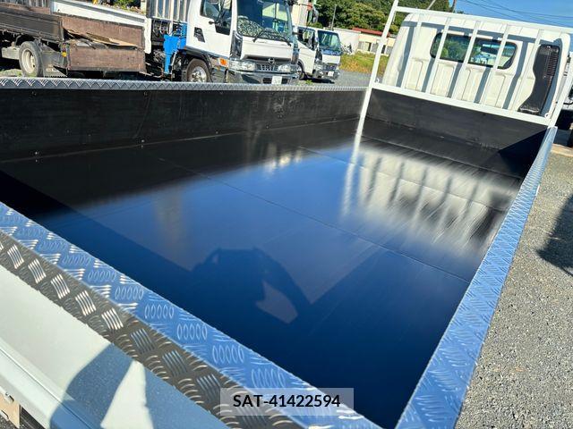 Mitsubishi CANTER 2017-03 302627-12