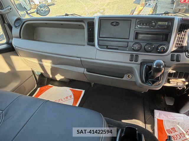 Mitsubishi CANTER 2017-03 302627-18