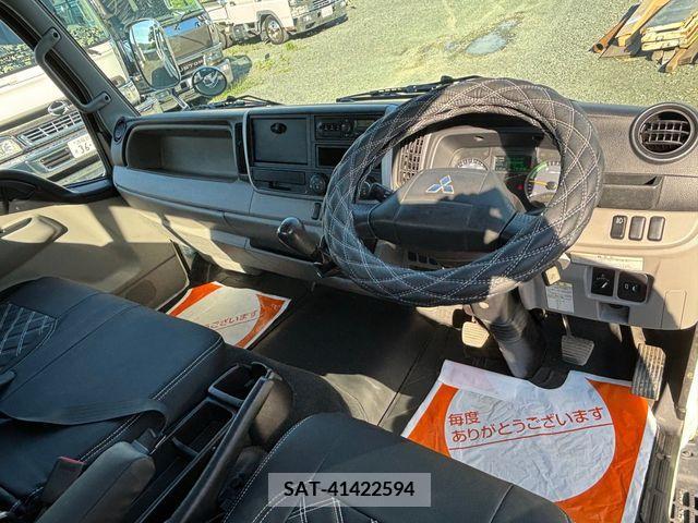 Mitsubishi CANTER 2017-03 302627-17