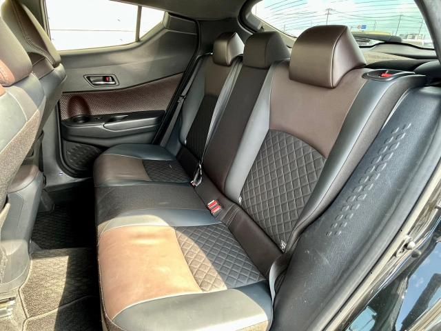 Toyota C-HR 2018-07 195573-23