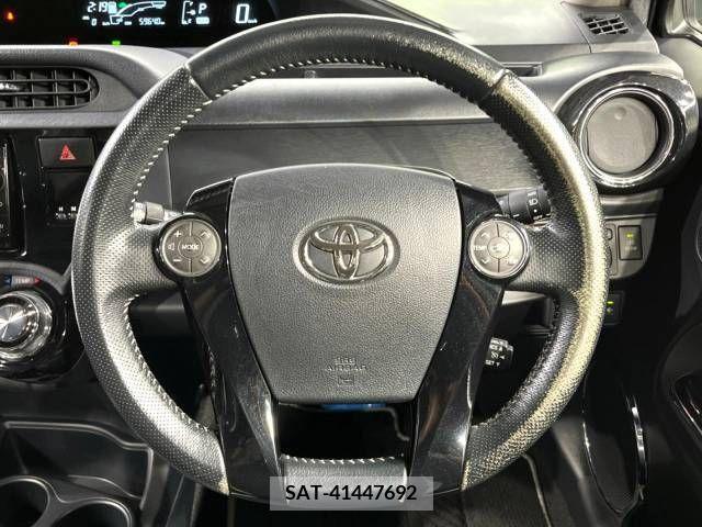 Toyota AQUA 2015-04 260188-11