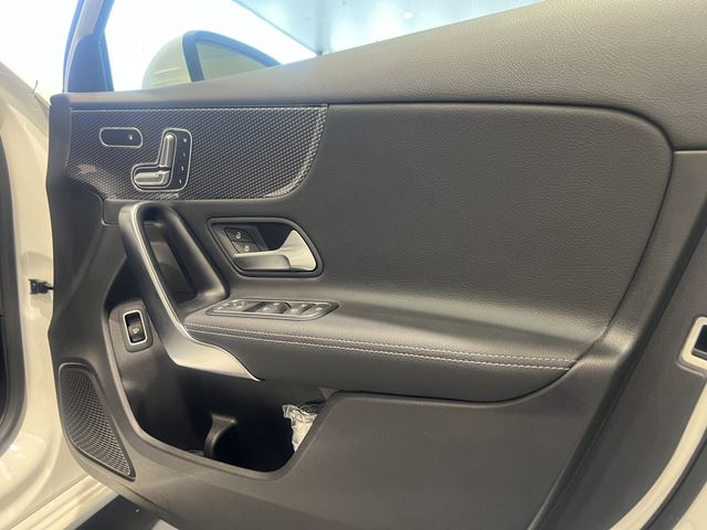 Mercedes Benz A-CLASS 2020-03 12211-6