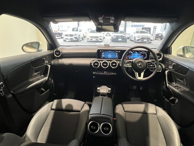 Mercedes Benz A-CLASS 2020-03 12211-1