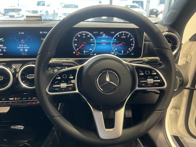 Mercedes Benz A-CLASS 2020-03 12211-7