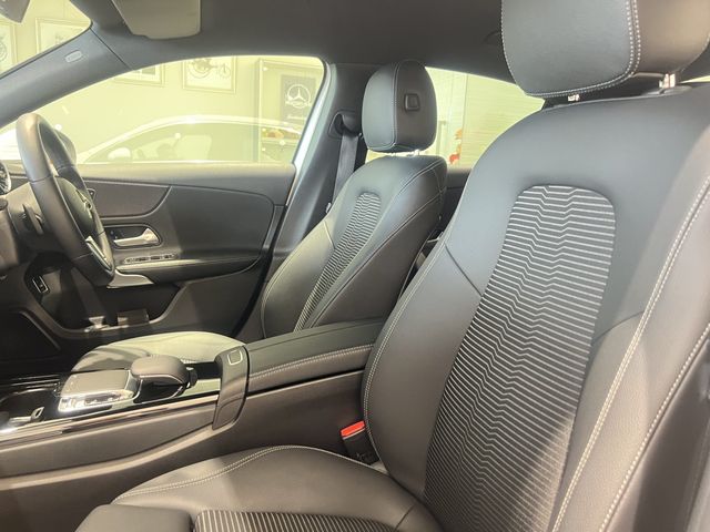 Mercedes Benz A-CLASS 2020-03 12211-15