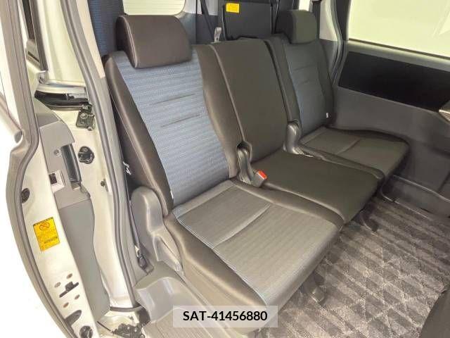Toyota VOXY 2009-08 321321-9