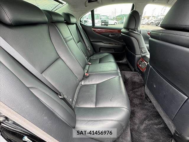 Lexus LS 2010-11 388366-16