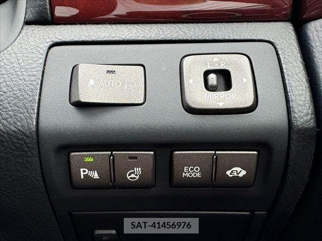 Lexus LS 2010-11 388366-29