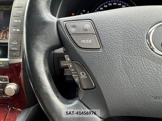 Lexus LS 2010-11 388366-24