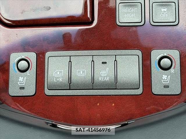 Lexus LS 2010-11 388366-5