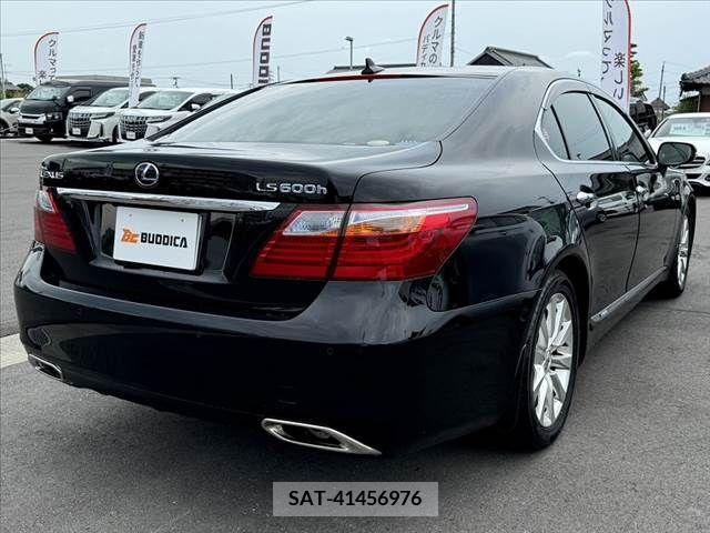 Lexus LS 2010-11 388366-13