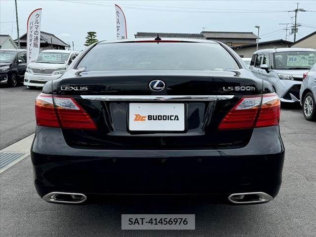 Lexus LS 2010-11 388366-12