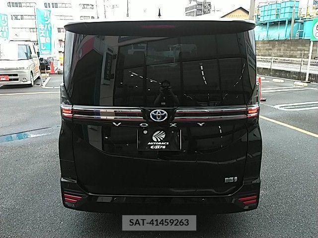 Toyota VOXY 2022-11 326510-4