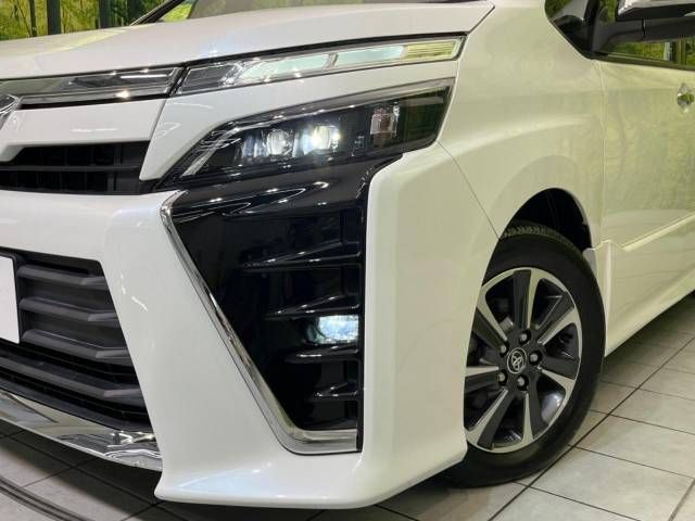 Toyota VOXY 2018-09 8759-13