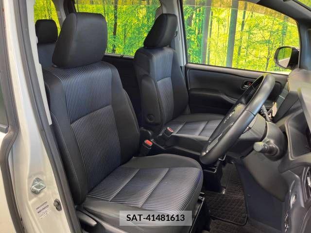 Toyota VOXY 2015-05 348662-7