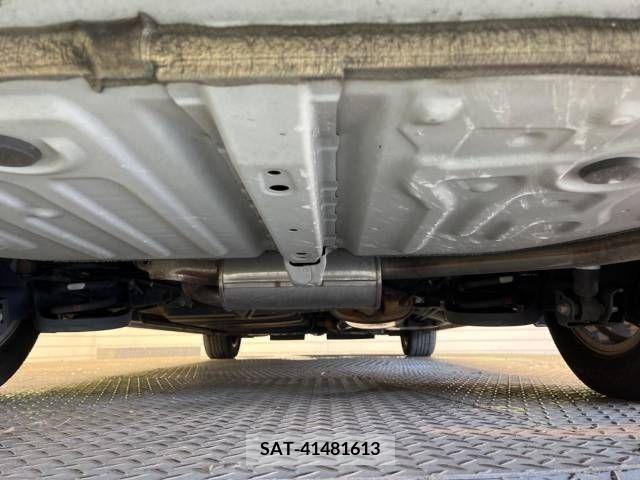 Toyota VOXY 2015-05 348662-19