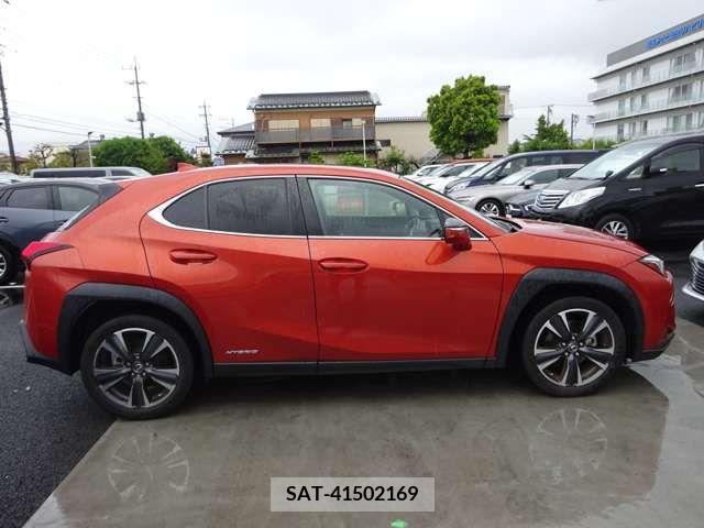 Lexus UX 2019-03 298598-11