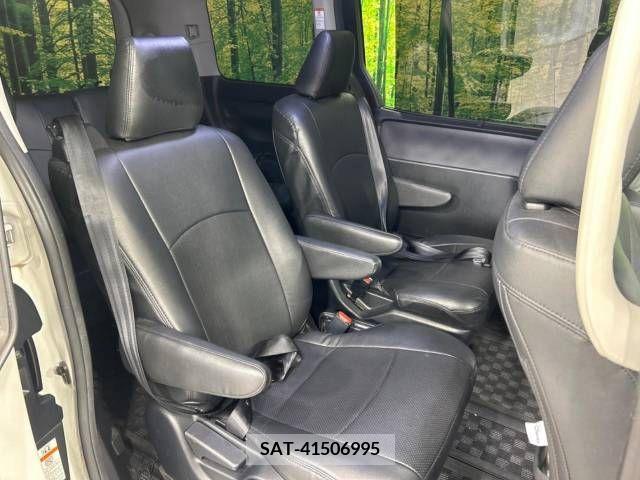 Toyota VOXY 2016-01 348807-9
