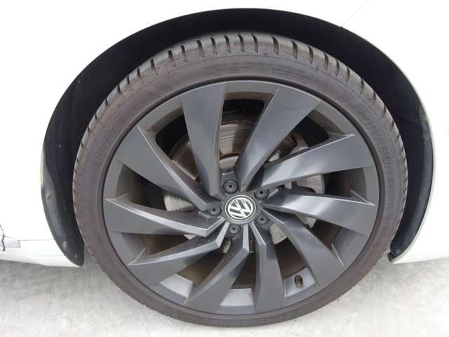 VolksWagen ARTEON 2017-11 181304-15