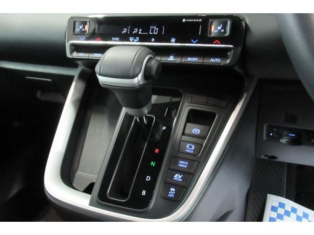 Toyota VOXY HYBRID 2022-06 28461-20