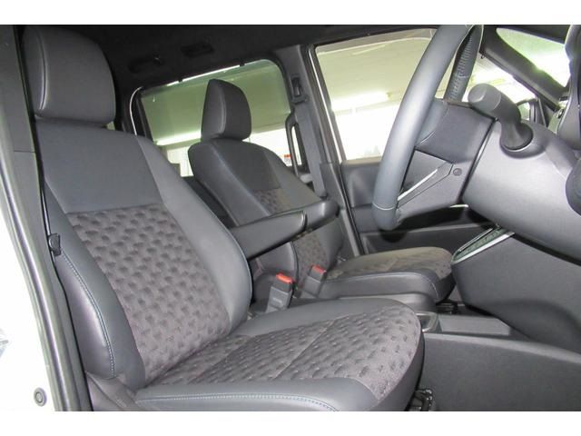 Toyota VOXY HYBRID 2022-06 28461-4
